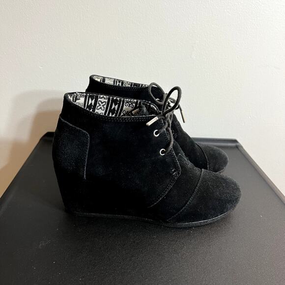 TOMS Black Lace Up Wedges LAST CALL - Picture 1 of 7